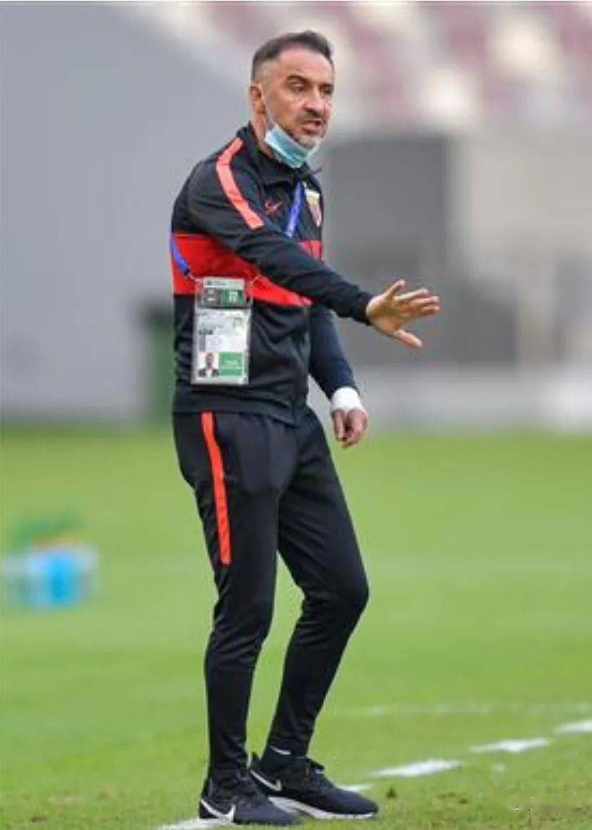 广州队发布备战花絮,冲刺阶段止住颓势,荷甲任务艰巨,赛程密集仍需轮换(战略上战术上经典语录) 广州队发布备战花絮,冲刺阶段止住颓势,荷甲任务艰巨,赛程密集仍需轮换(战略上战术上经典语录)