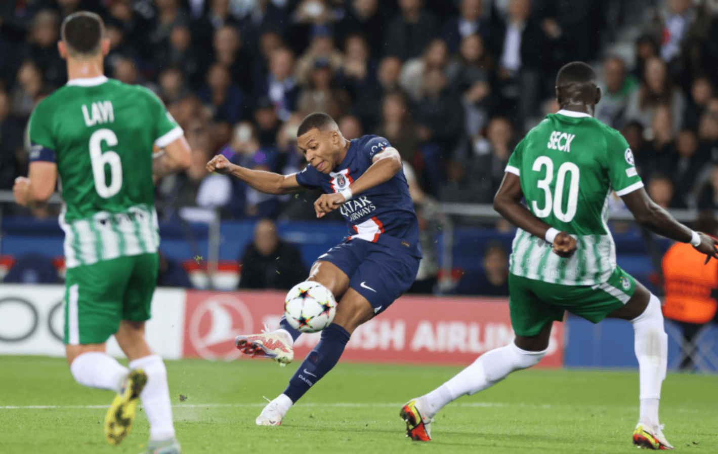 赛后法国杯焦点战；圣安东尼奥马刺刷新队史纪录；气氛紧张；赛季目标并未改变的简单介绍